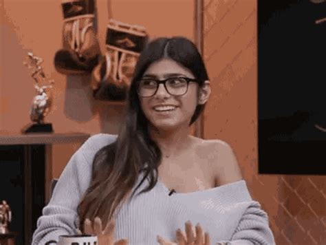 Mia Khalifa gifs